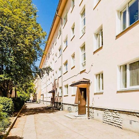 Sunny Apartment, 7 Min With Tram To The Old Town Tallinn Bagian luar foto