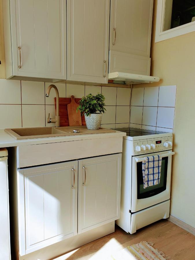 Sunny Apartment, 7 Min With Tram To The Old Town Tallinn Bagian luar foto