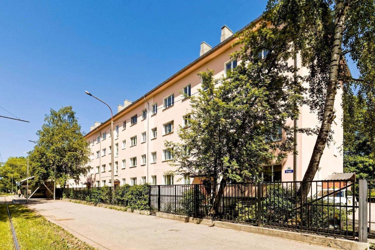 Sunny Apartment, 7 Min With Tram To The Old Town Tallinn Bagian luar foto