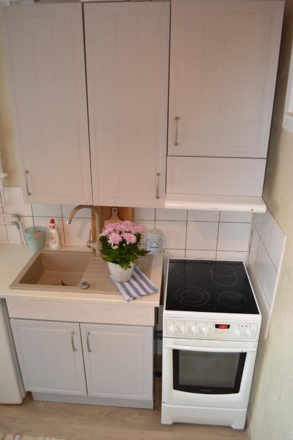 Sunny Apartment, 7 Min With Tram To The Old Town Tallinn Bagian luar foto