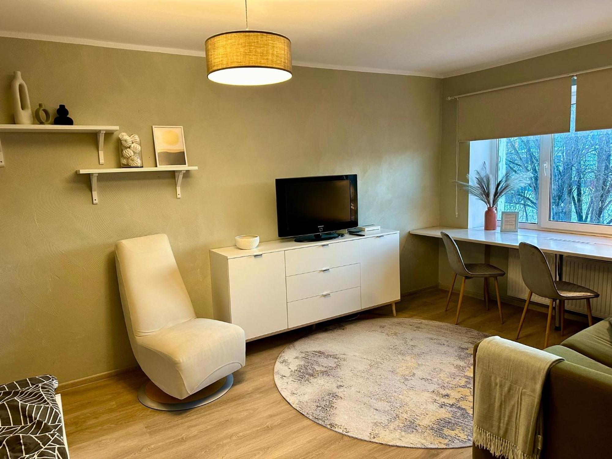 Sunny Apartment, 7 Min With Tram To The Old Town Tallinn Bagian luar foto