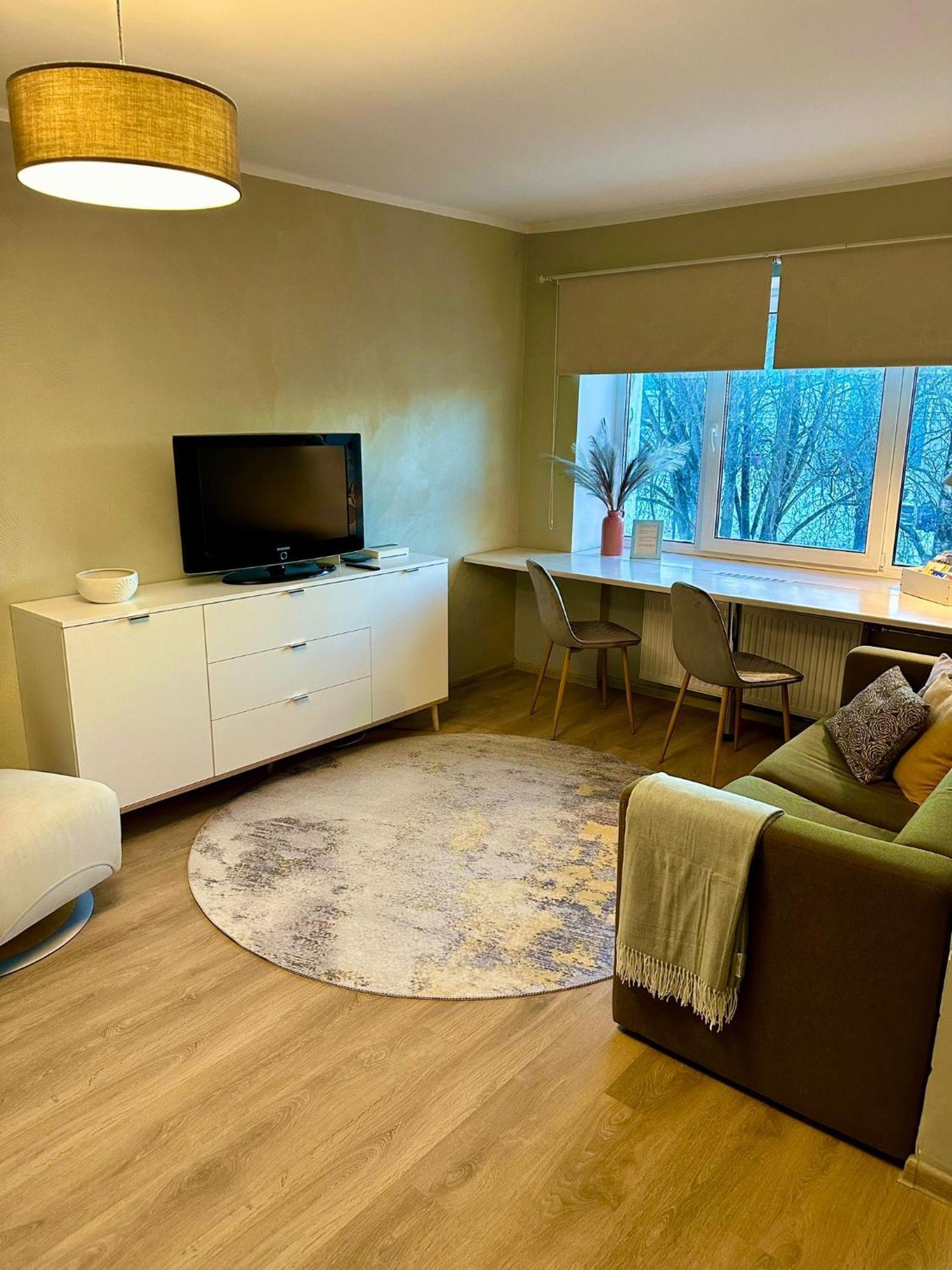 Sunny Apartment, 7 Min With Tram To The Old Town Tallinn Bagian luar foto