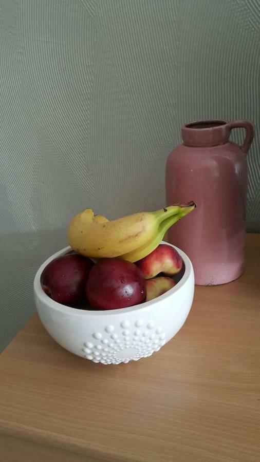 Sunny Apartment, 7 Min With Tram To The Old Town Tallinn Bagian luar foto